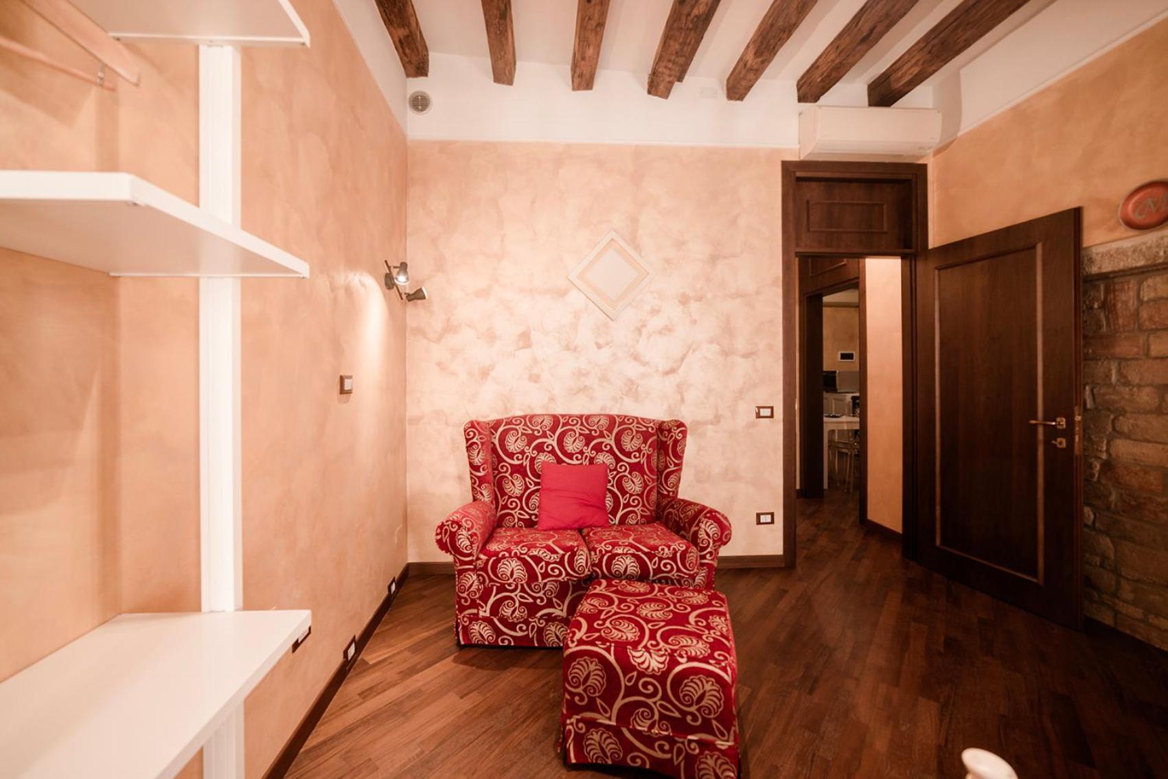 Rosso Veneziano Apartment Venice